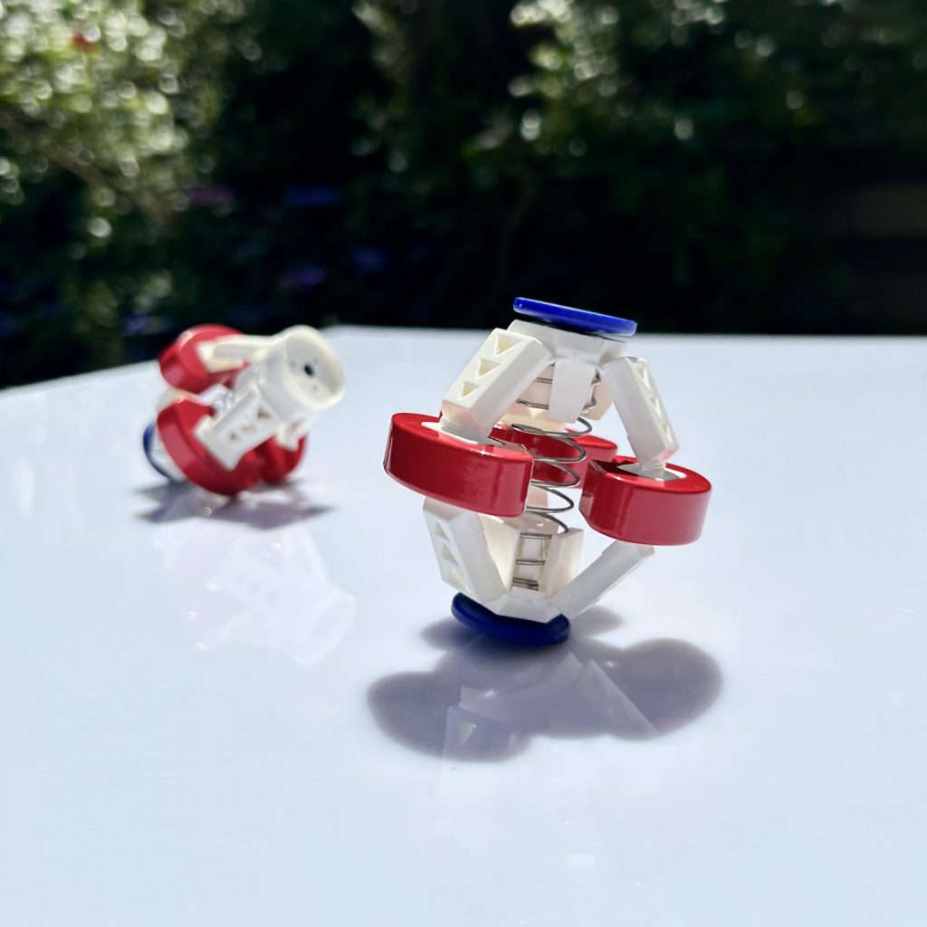 SQUISH ‘N SPIN, LE NOUVEAU SPINNER 3D QUI NE S’ARRÊTE JAMAIS.